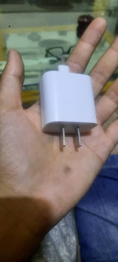 iphone 20 watt type c orignal laut charger.