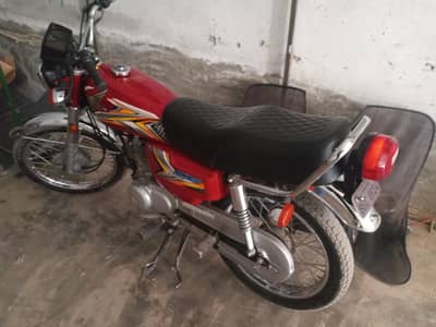 Honda 125 second owner lush condition September ky month nikla Howa ha