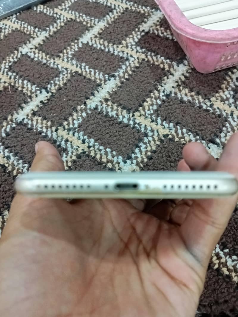 Apple iPhone 7 Plus 2