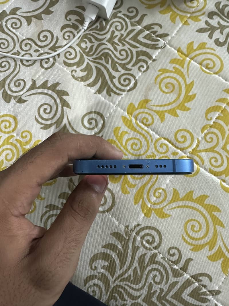 Iphone 13 4