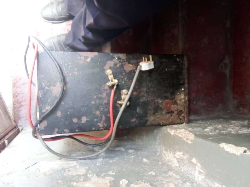UPS 2000 WATTS 1