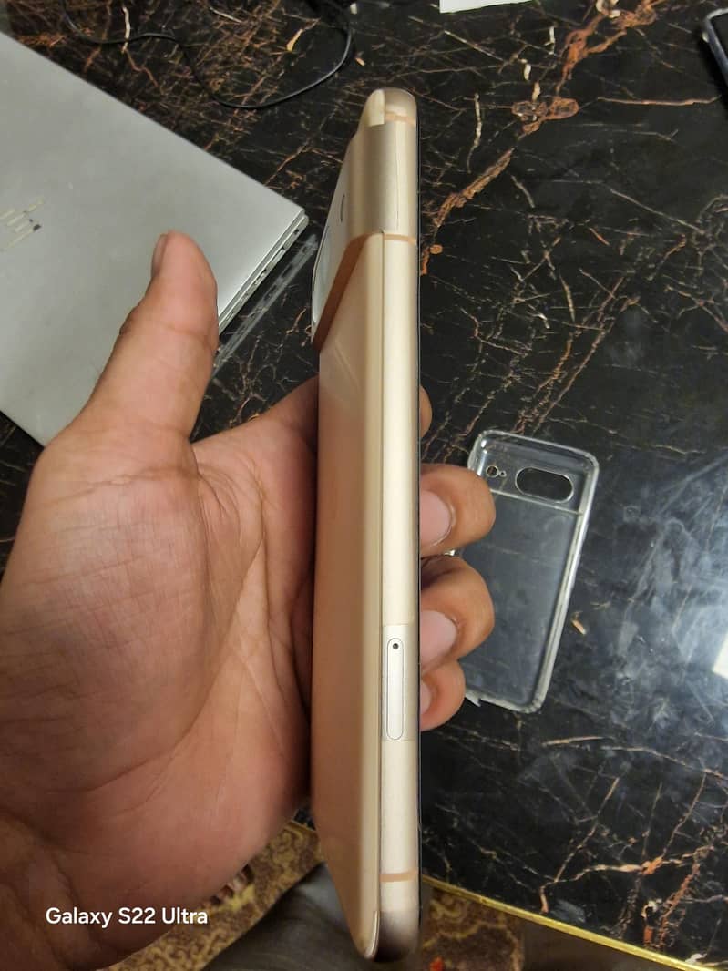 Google Pixel 8 4