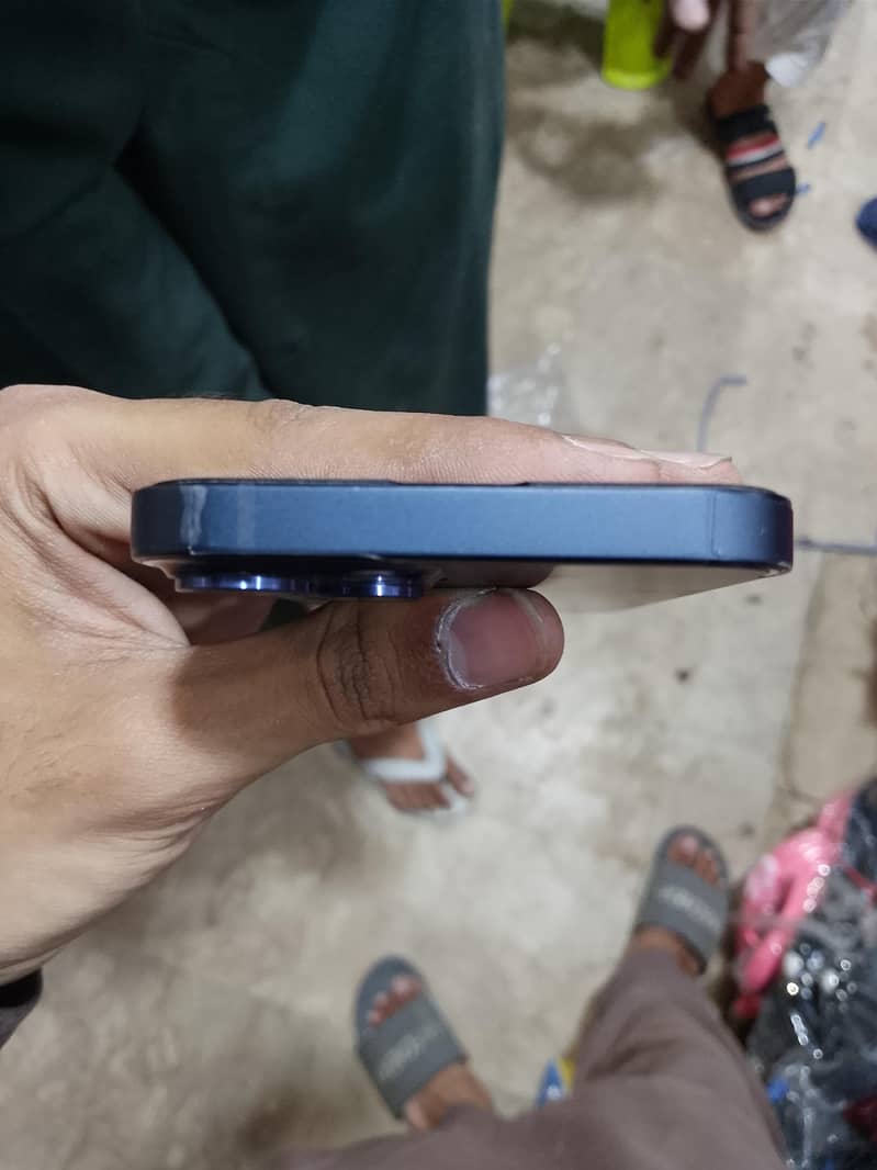 iphone 13jv 4