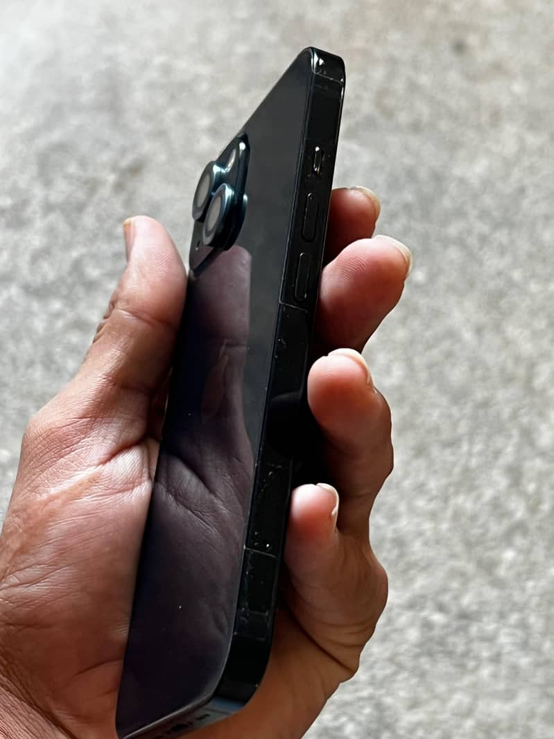 Apple iPhone 13 4