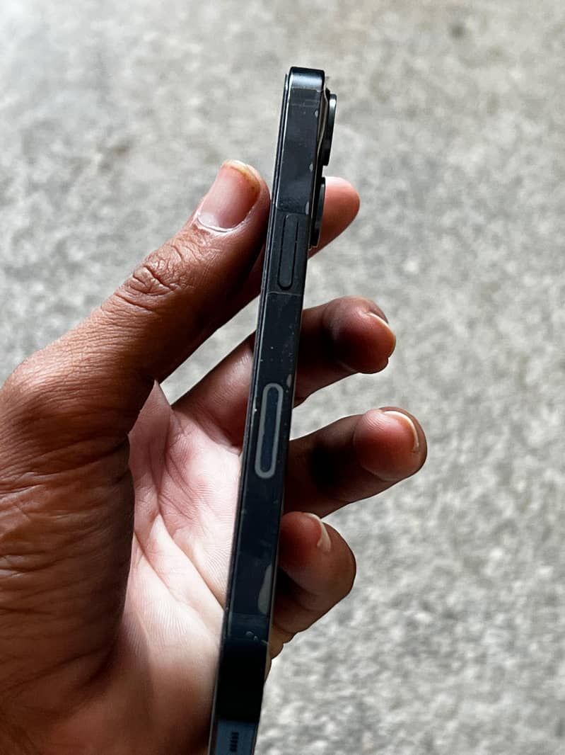 Apple iPhone 13 5
