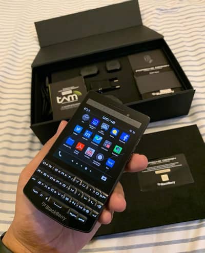 BlackBerry porsche p9983
