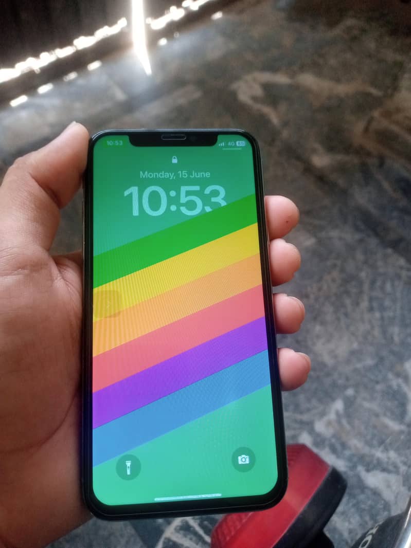 Apple iPhone X 4