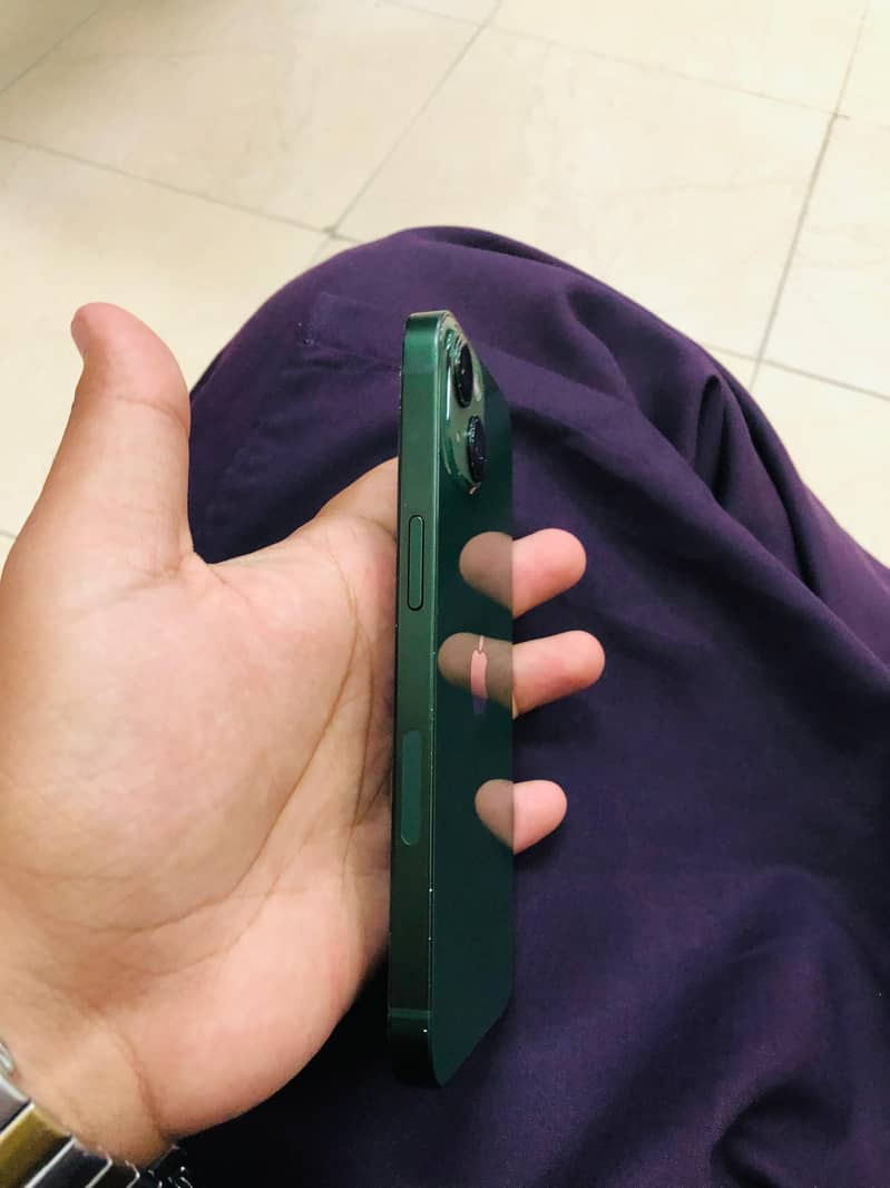 Apple iPhone 13 2