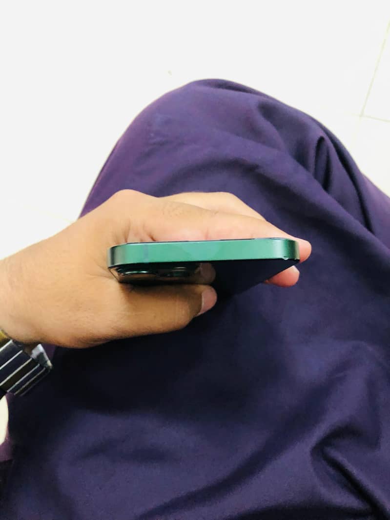 Apple iPhone 13 3
