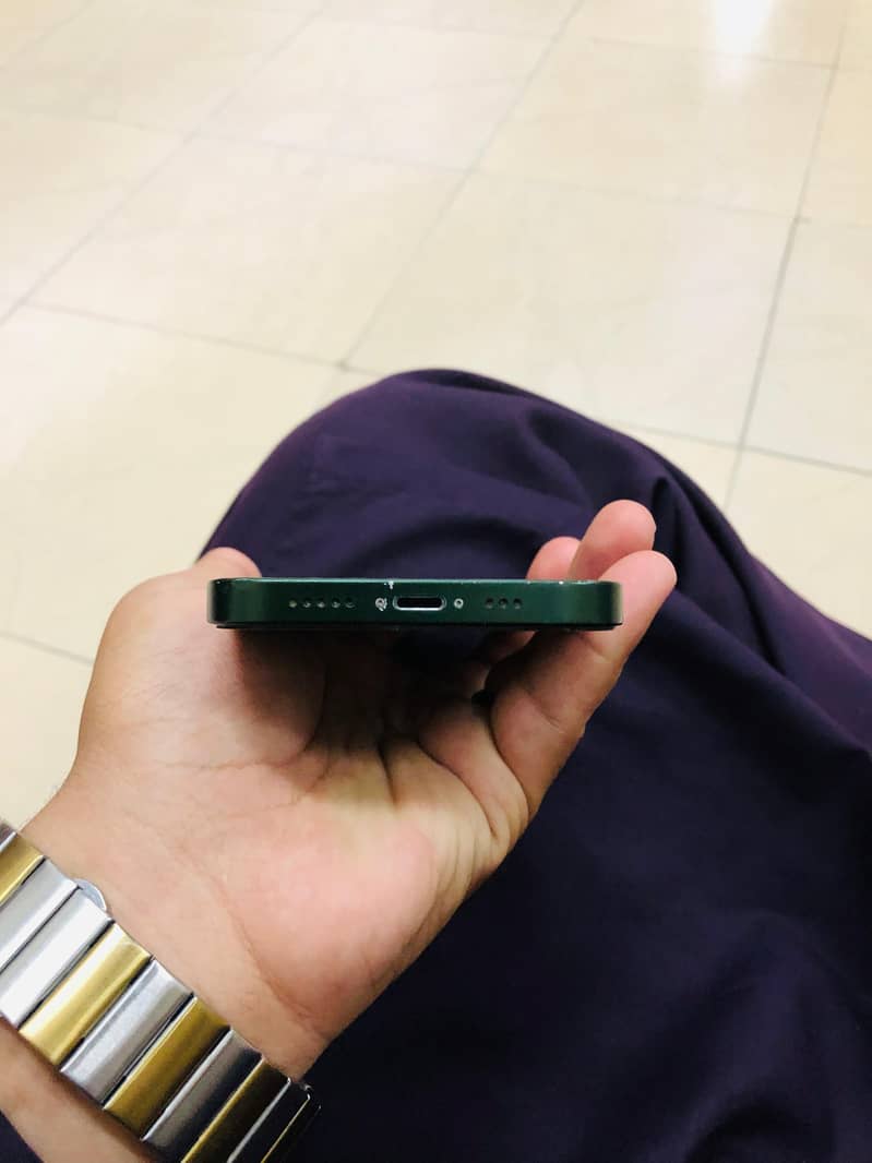 Apple iPhone 13 6