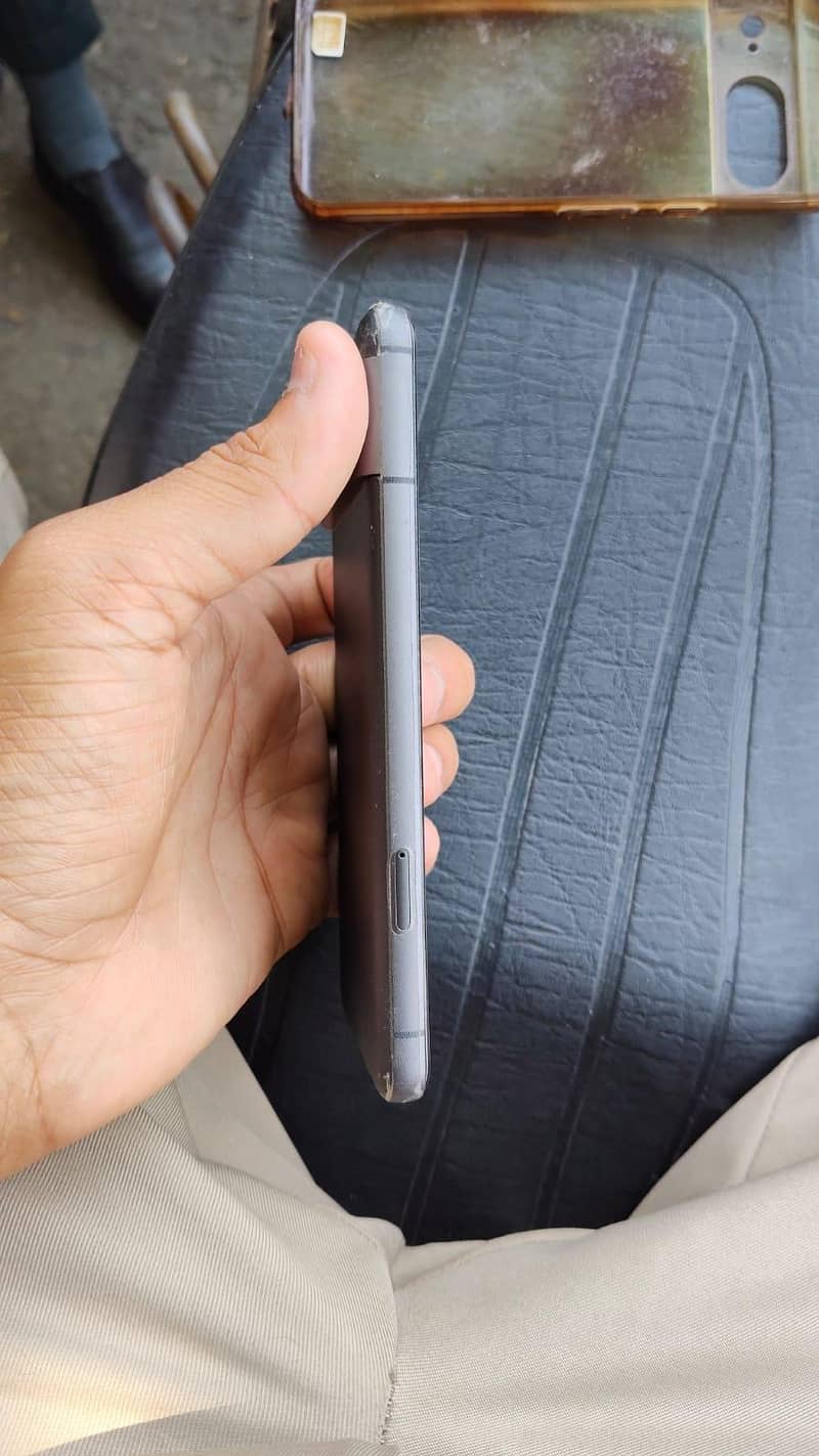 Google Pixel 8 4