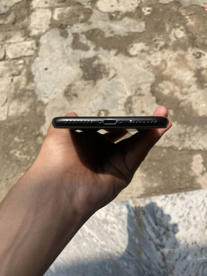 Apple iPhone 7 Plus 2