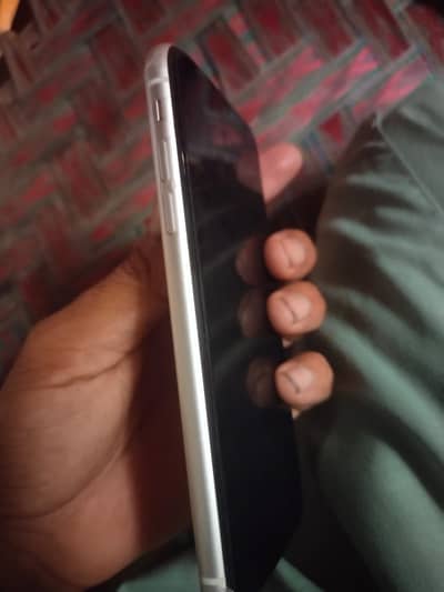 iPhone 11 pta uprove white color water pack no fault every think ok