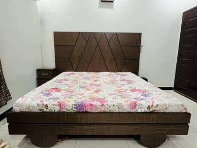 Bedroom Set complete- King size 1 year used urgent