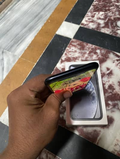 Apple iPhone XR