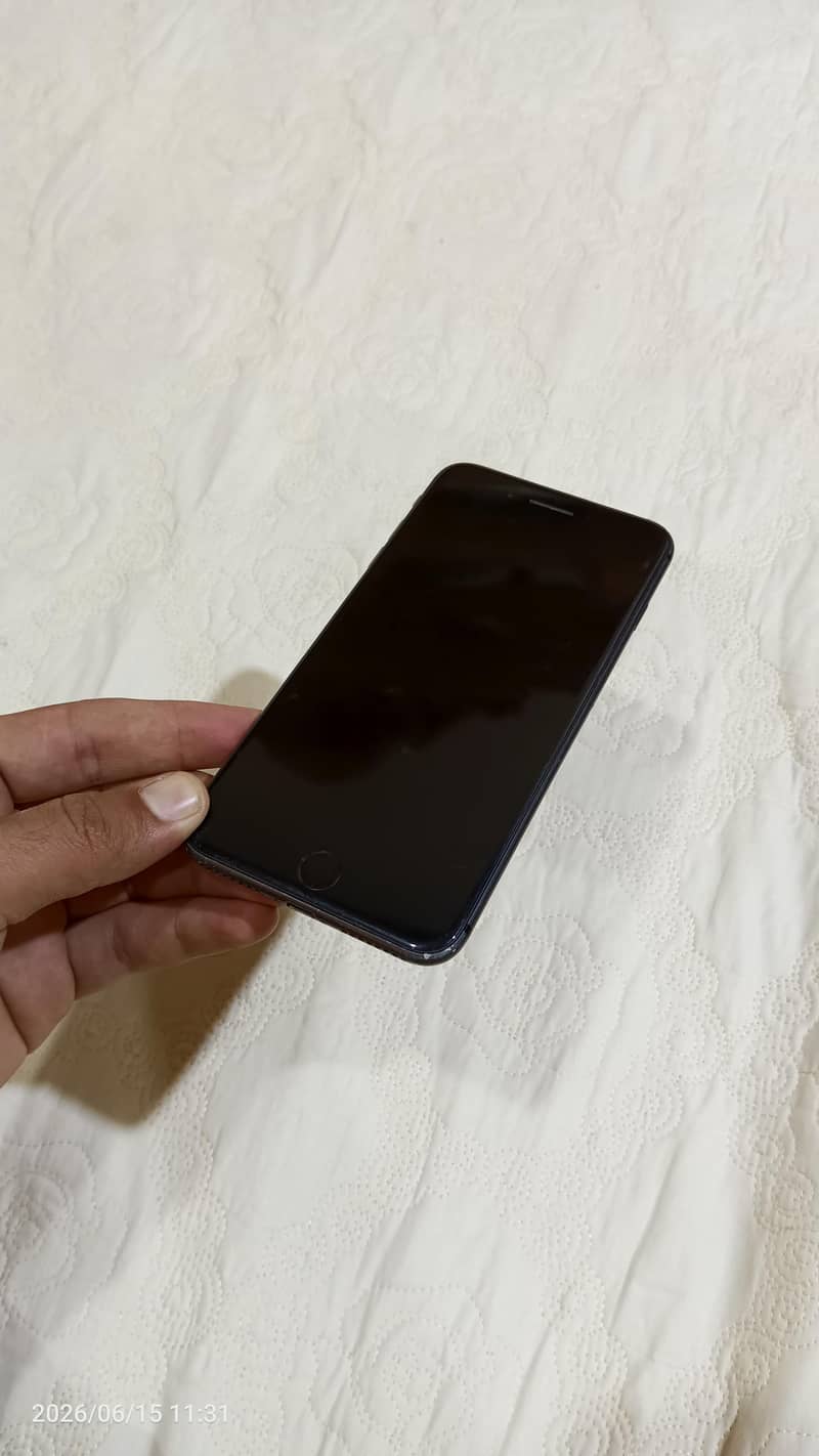 Apple iPhone 8 Plus 1