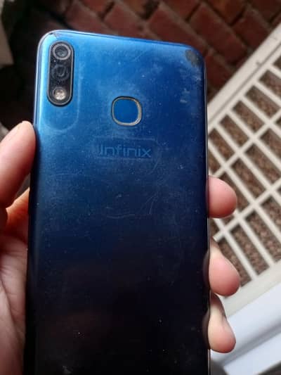 infinix hot 8    2/32