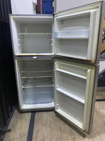 Hair double door refrigerator in good condition