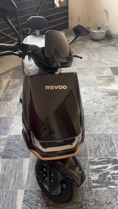 revoo A12 model