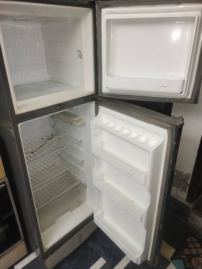 Used Refrigerator for Sale – Excellent Condition