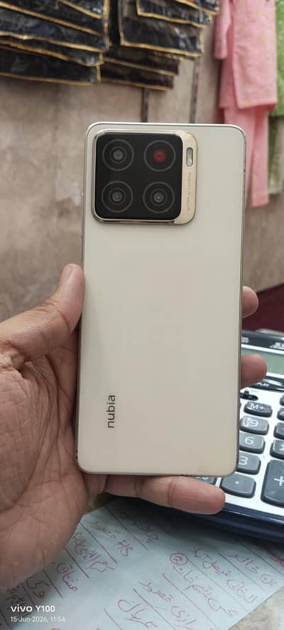 condition 10/10 box aur charger original 8/128