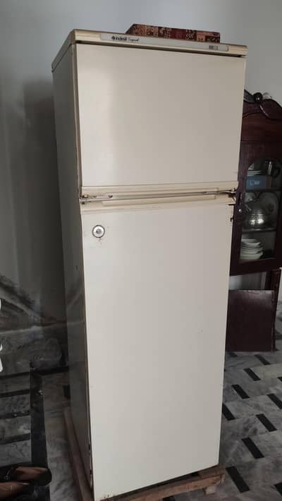 INDESIT FRIDGE