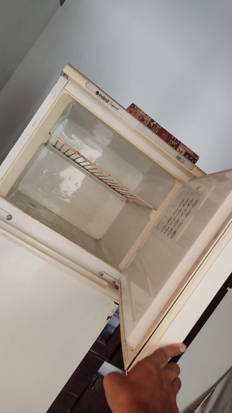 INDESIT FRIDGE 2