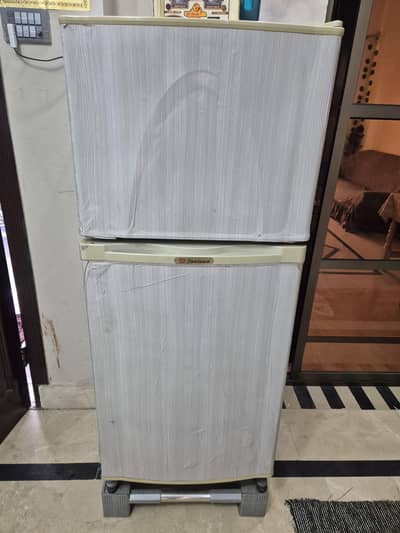 Dawlence Medium Size Fridge For Sell