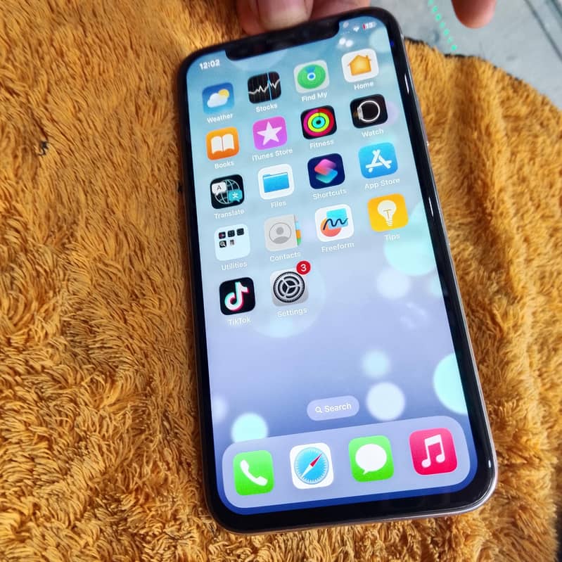 Apple iPhone X 4
