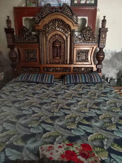 Chenyoti wood Bed and Dressing Table Sale