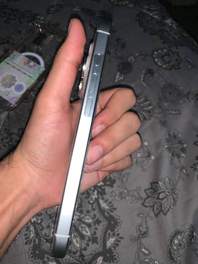 Apple iPhone 16 Pro jv