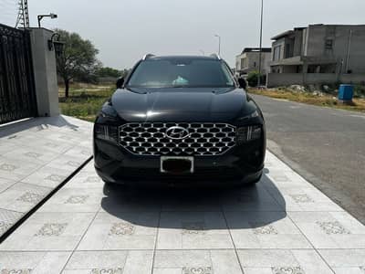 Hyundai Santa Fe Signature 2025 – Pristine Condition | Dealer Maintain