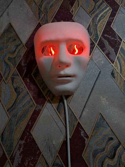 Wall Light Lamp Elumen Mask with Flicking Fire Bulb