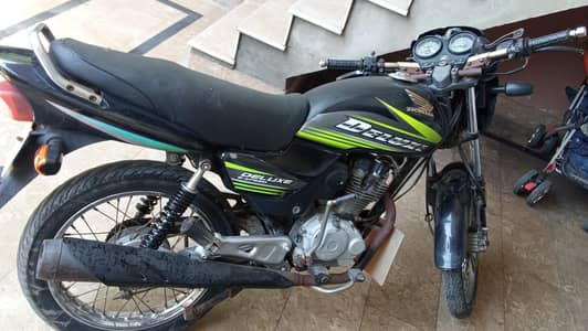 Honda 125 deluxe in lush condition