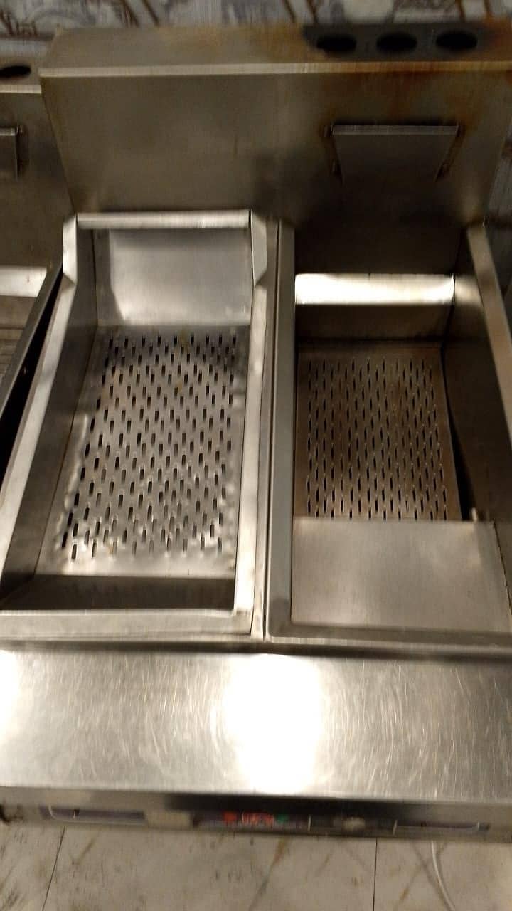 fryer machine + breading table 1