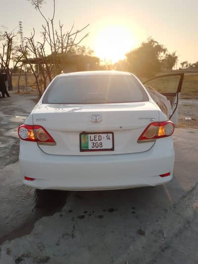 White Toyota Crolla XLI converted GLI Model 2014 Lahore Number