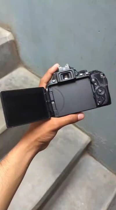 NIKON D5600 DSLR TWO LENSE