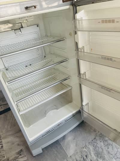 Dawlance large size 2 doors refrigerator
