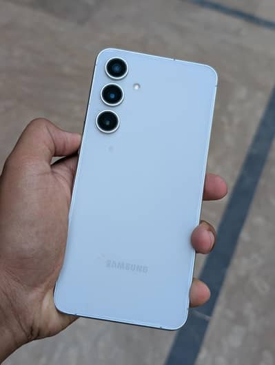 Samsung Mobile S24 fE