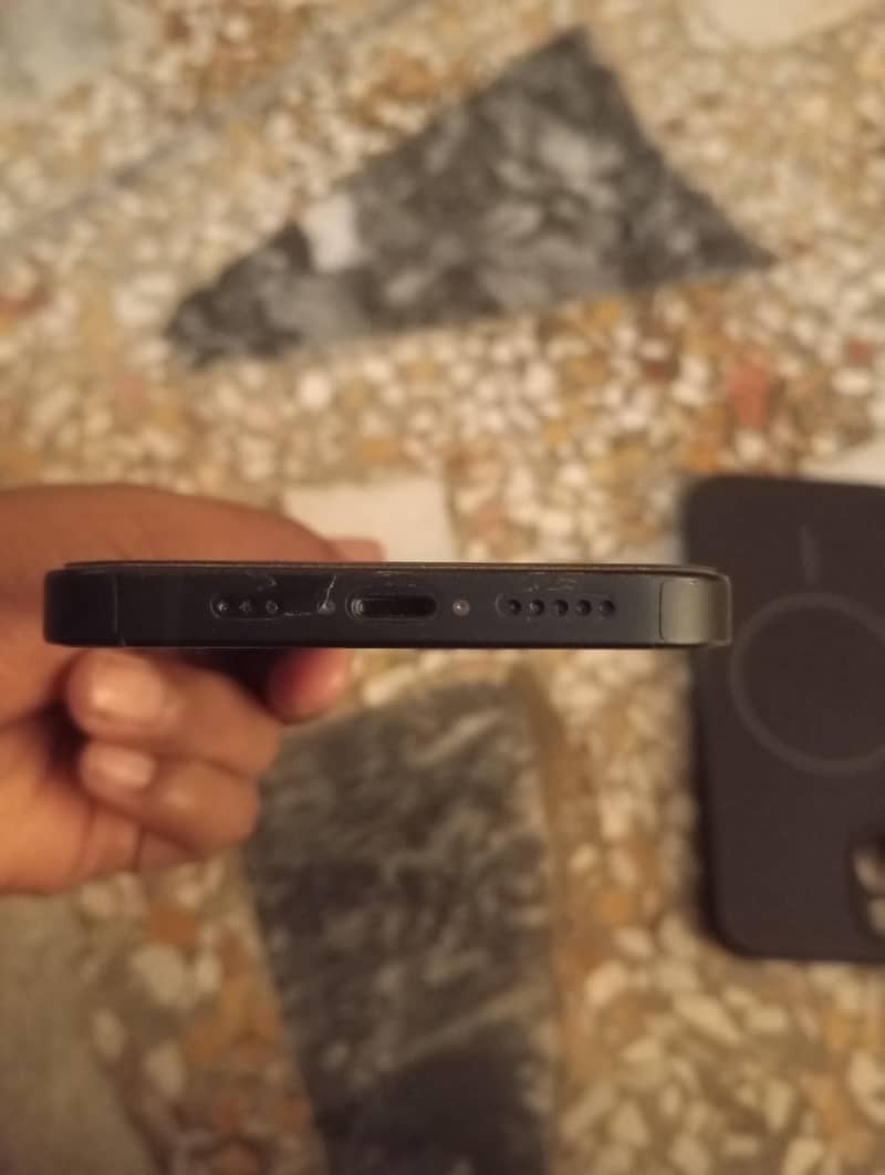 Apple iPhone 13 2