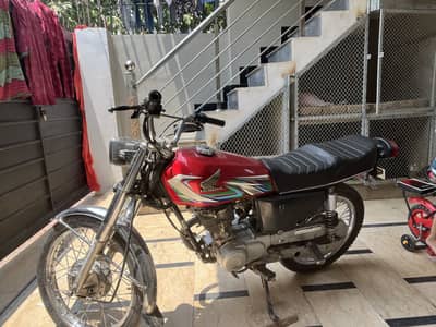 Urgent sale honda 125 2023 model golden number