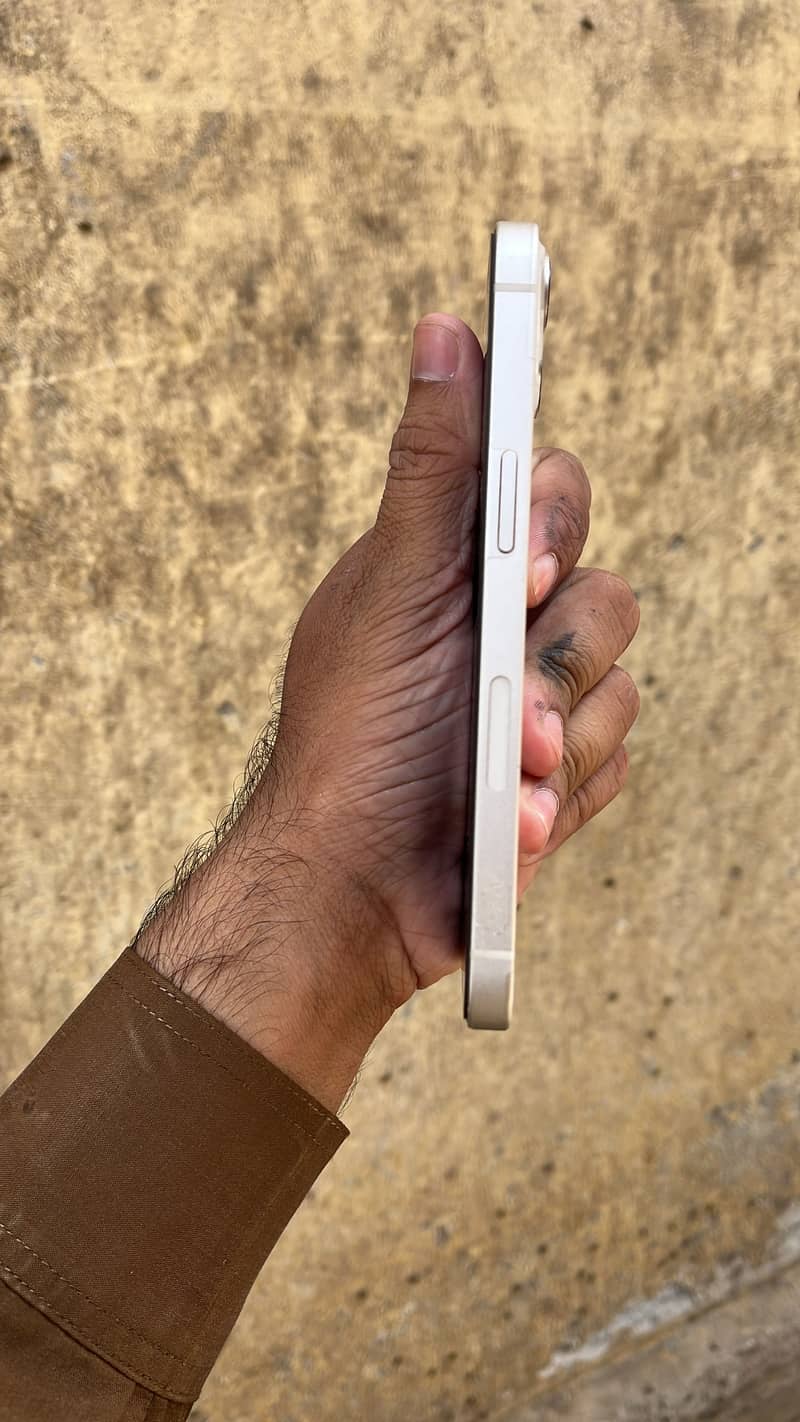 Apple iPhone 13 0