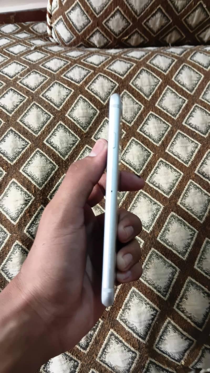 Apple iPhone 7 Plus 0