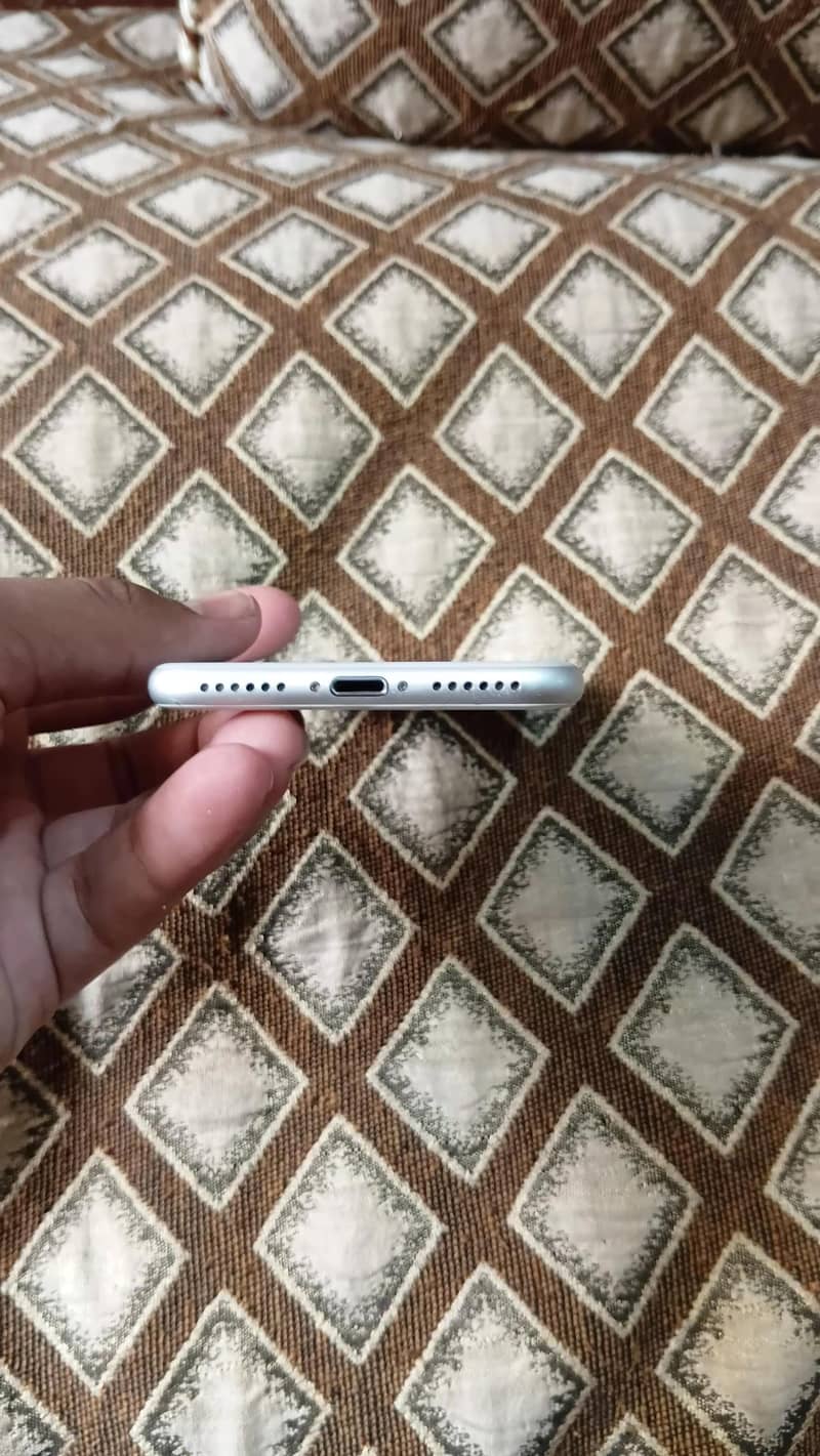 Apple iPhone 7 Plus 3