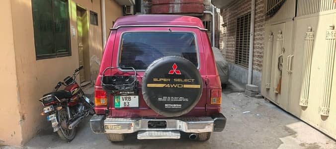 Mitsubishi Pajero 1990