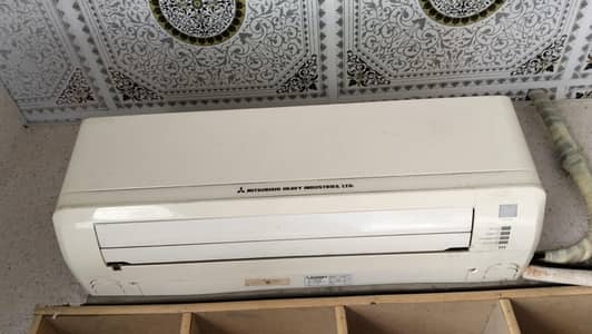 Mitsubishi ac 1.5ton Chalo hallat me Hy achi condition me Hy