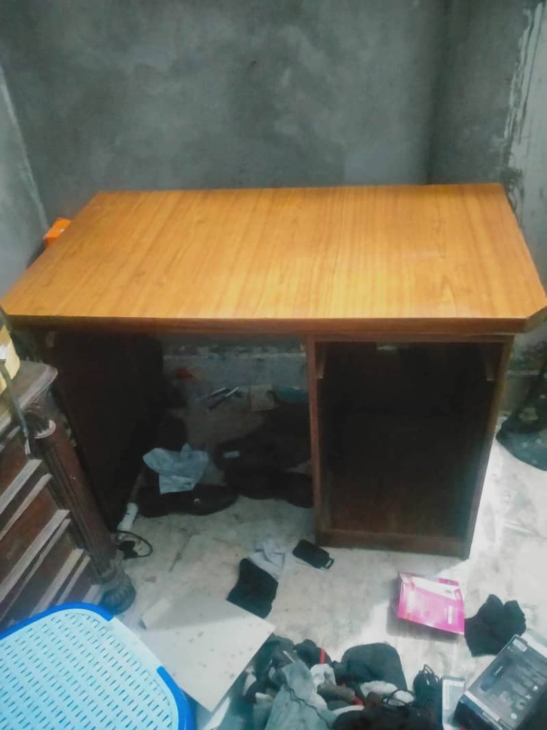 Computer Table 0