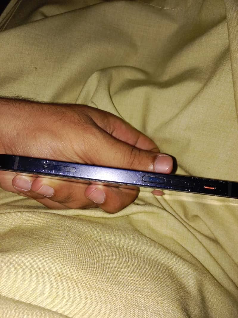 Apple iPhone 12 mini 3