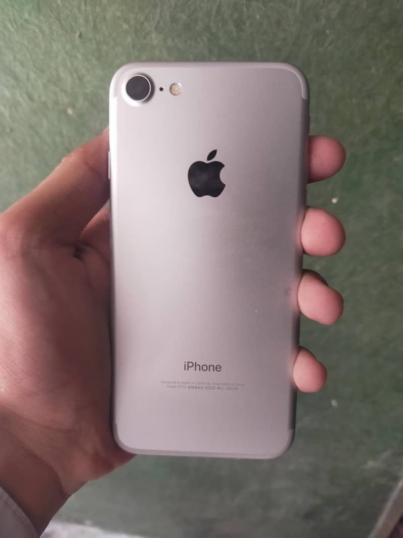 Apple iPhone 7 0