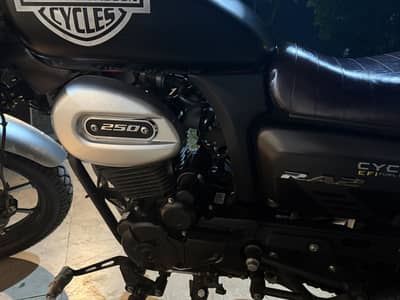 Hi-Speed Cyclone 250 ABS (2024) – Fully Laminated – 1,100 km Only